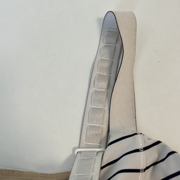 Striped Lululemon adjustable sports  bra size 6 - Picture 6 of 10